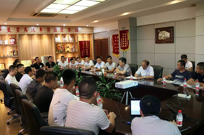 湖北隨州神百專用汽車董事長白貴濤來華菱星馬參觀考察